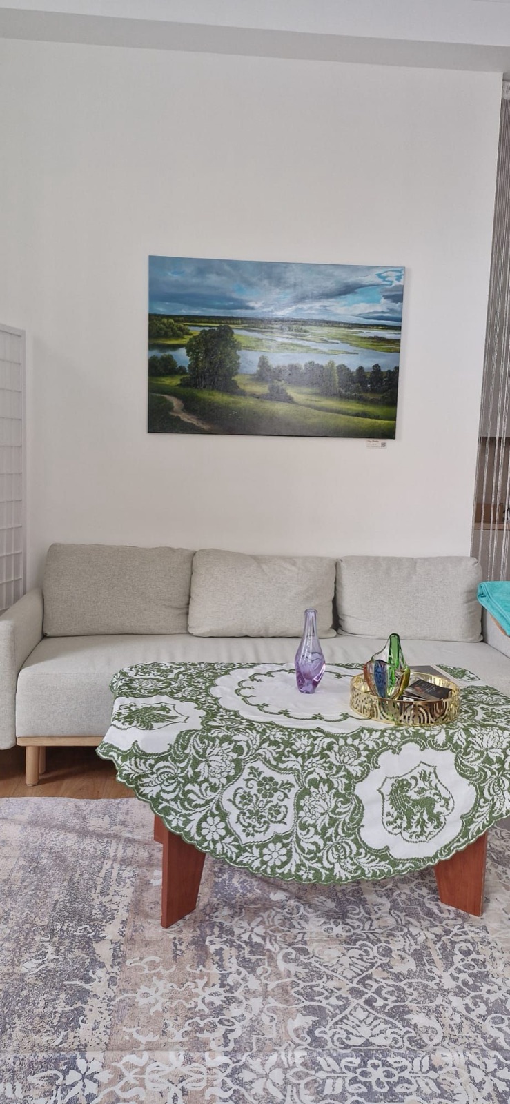Klidné posezení v odpočinkové části salonu